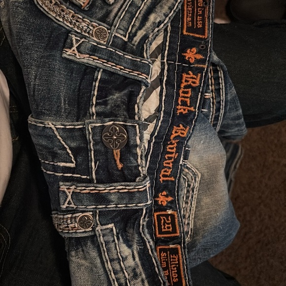 The rock revival jeans are like brand new they have no holes no rips no damage - Picture 5 of 5